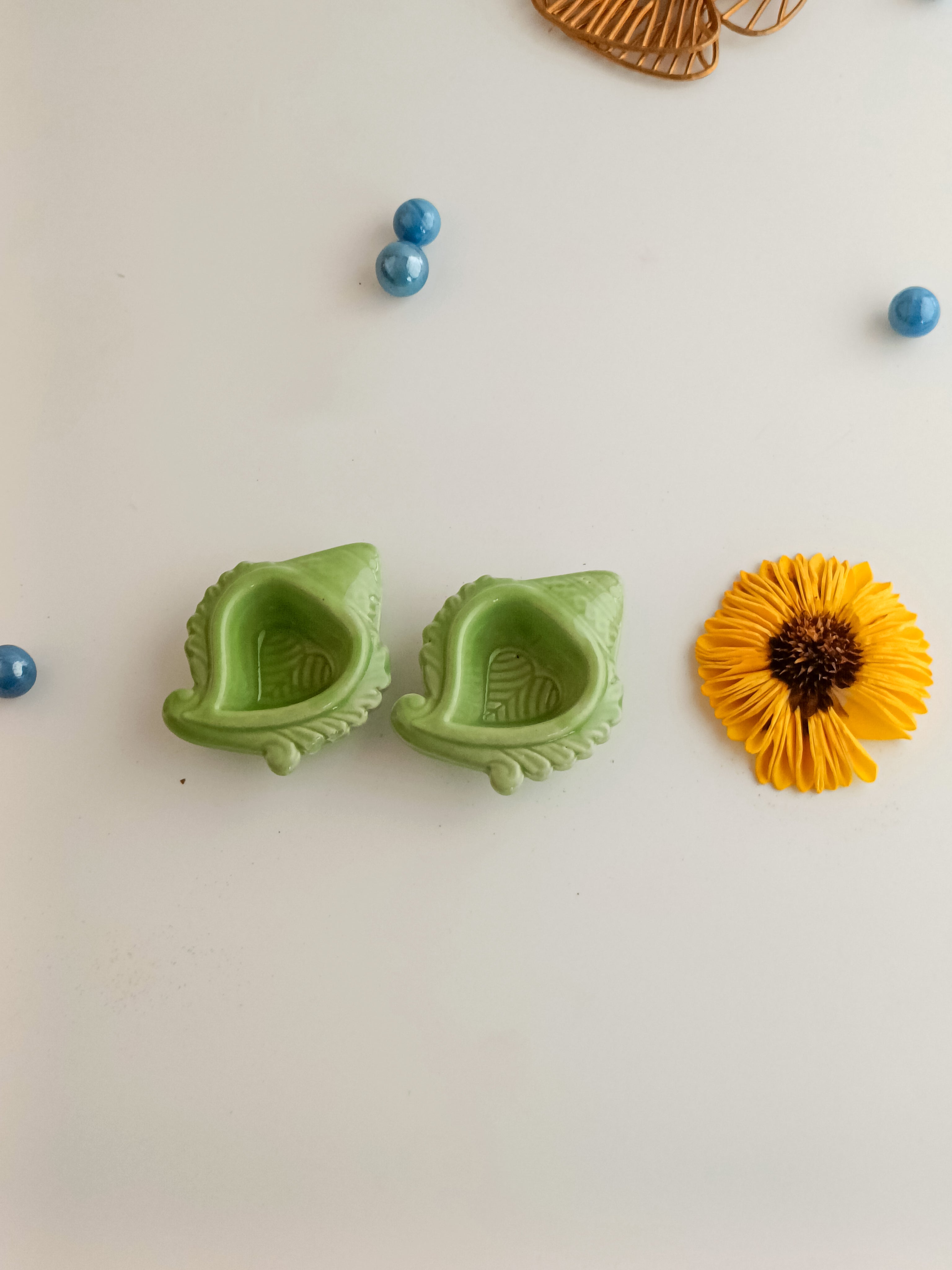 Shankh Rang Diyas (pair)