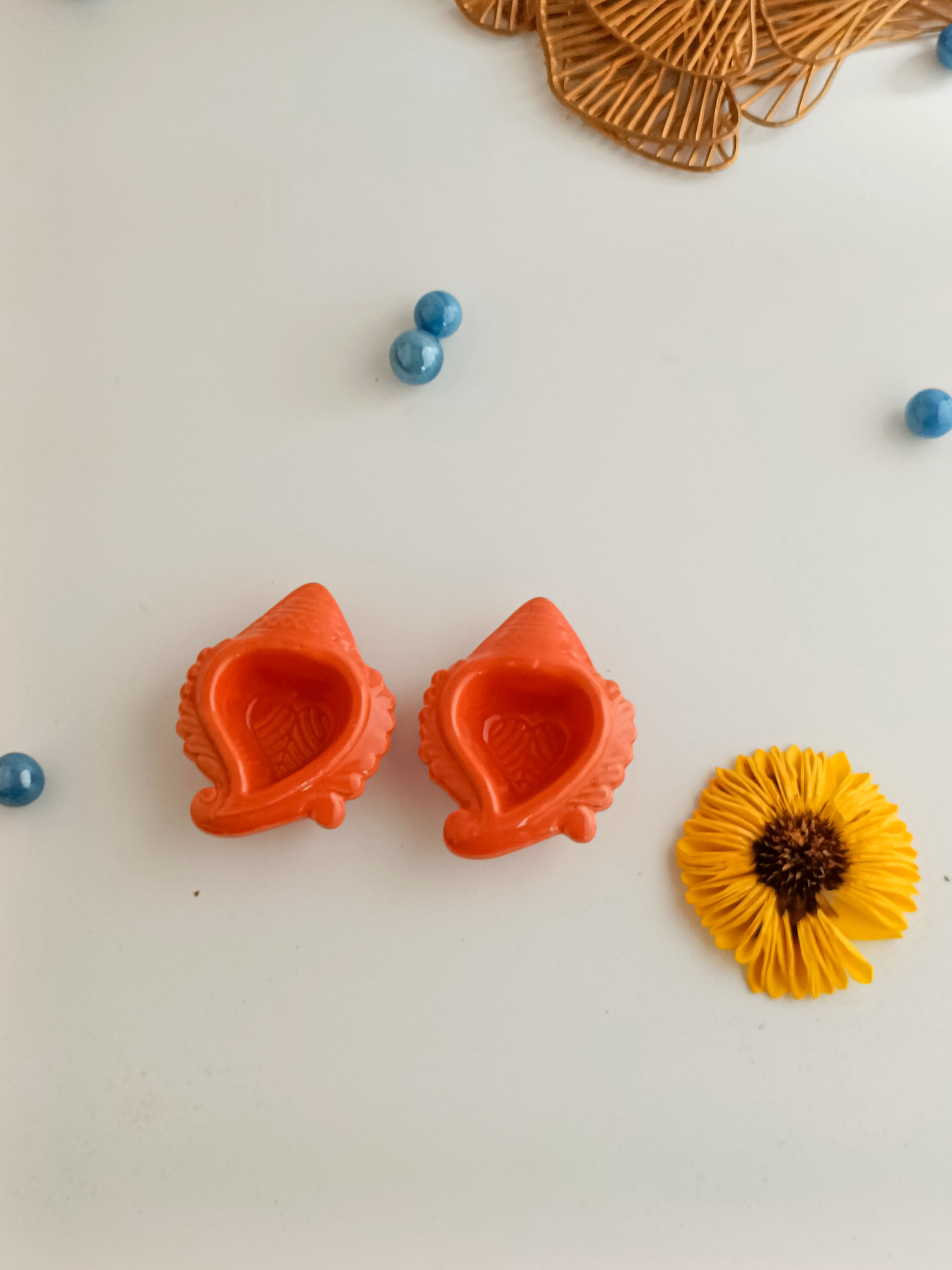 Shankh Rang Diyas (pair)