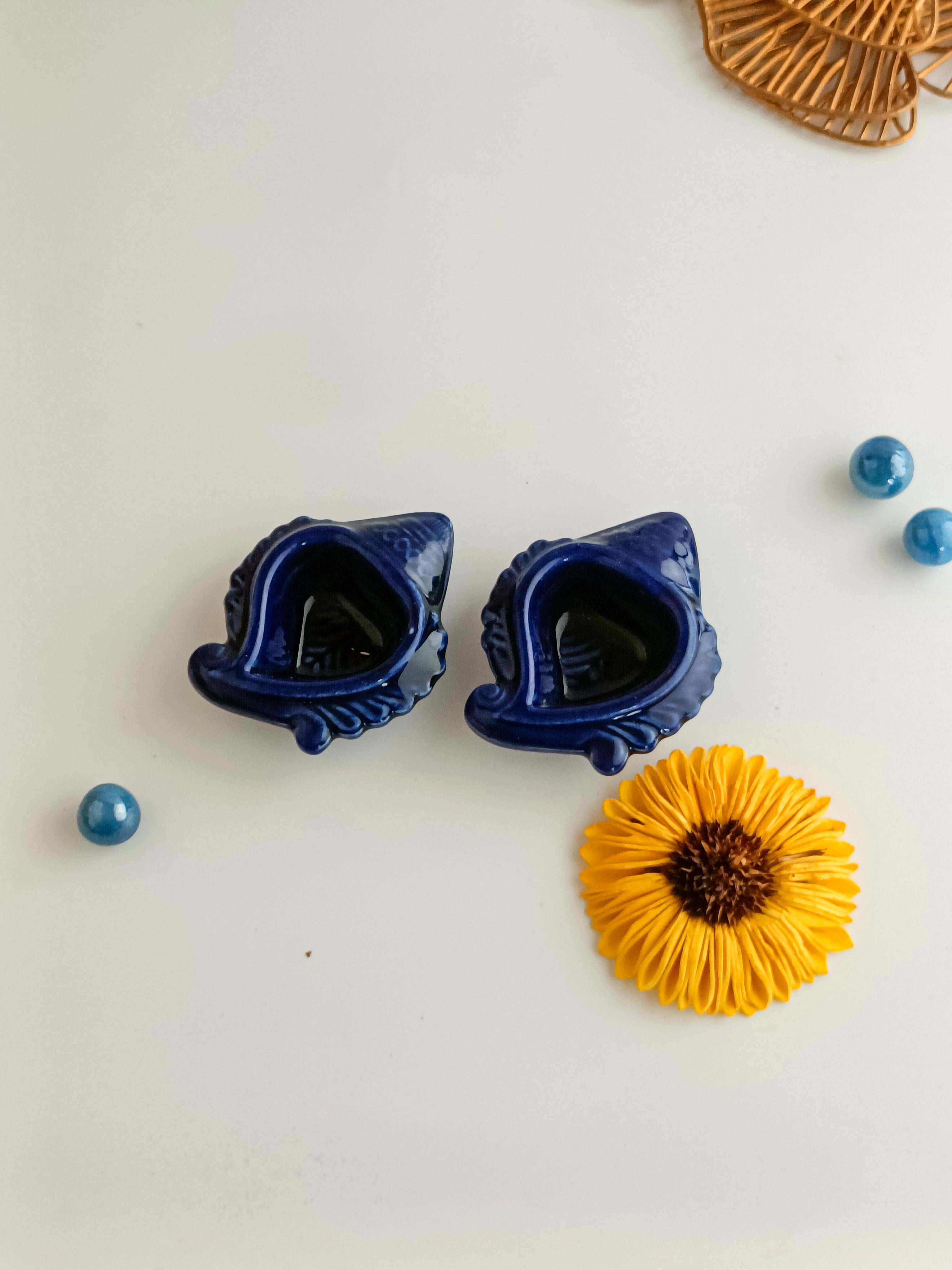 Shankh Rang Diyas (pair)