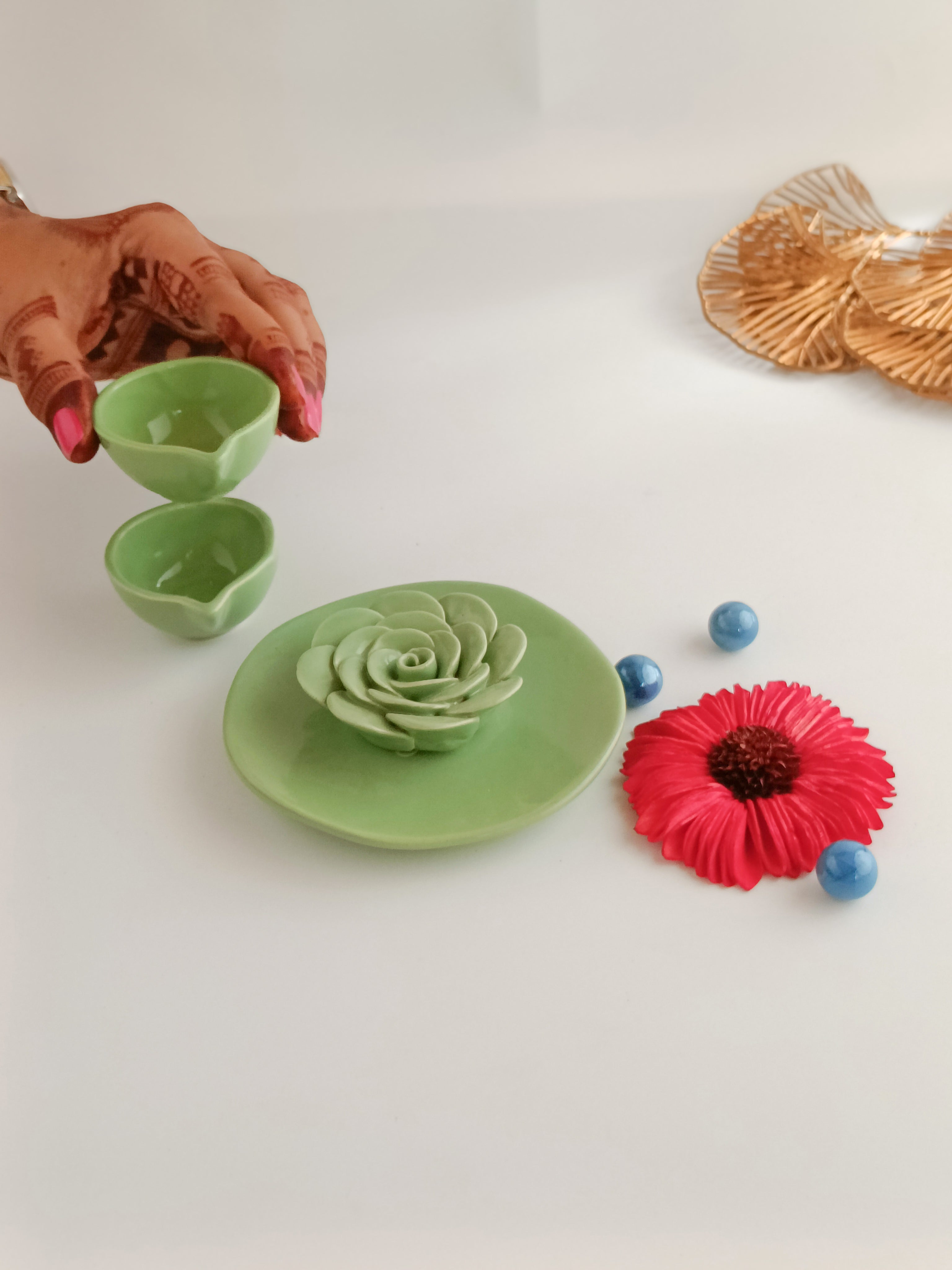 Floret Agarbatti Stand and 2 Diyas Set