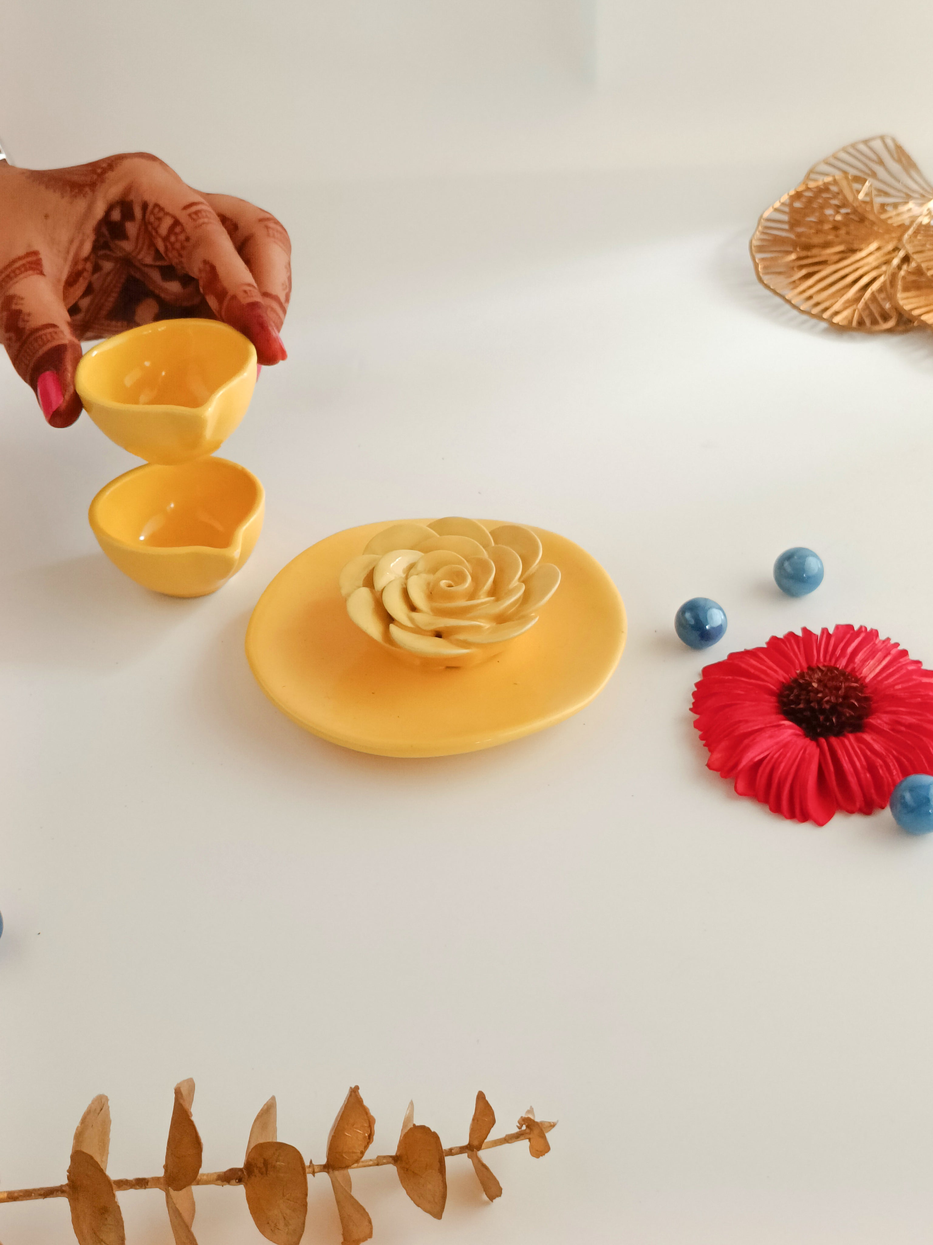 Floret Agarbatti Stand and 2 Diyas Set