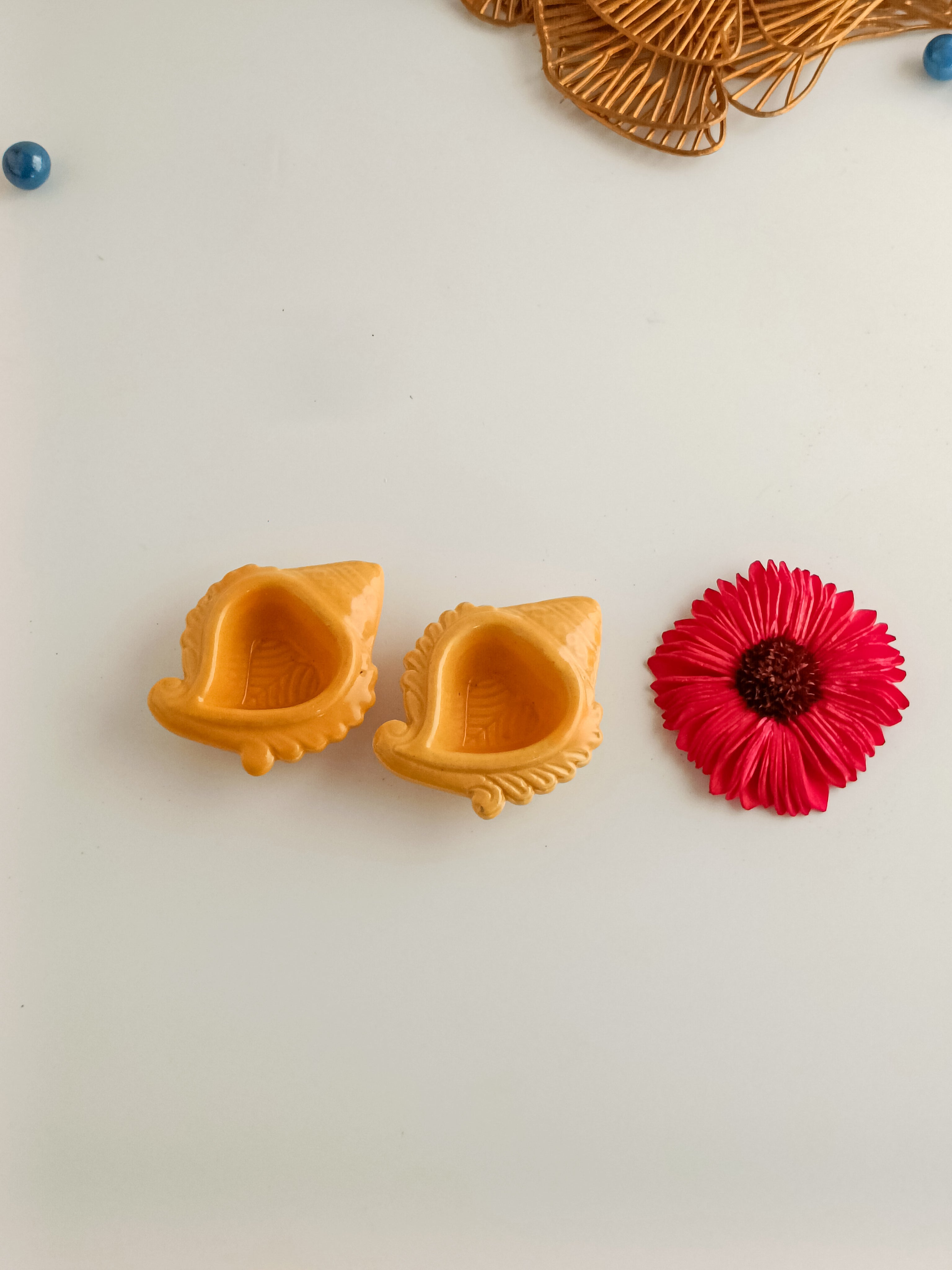 Shankh Rang Diyas (pair)