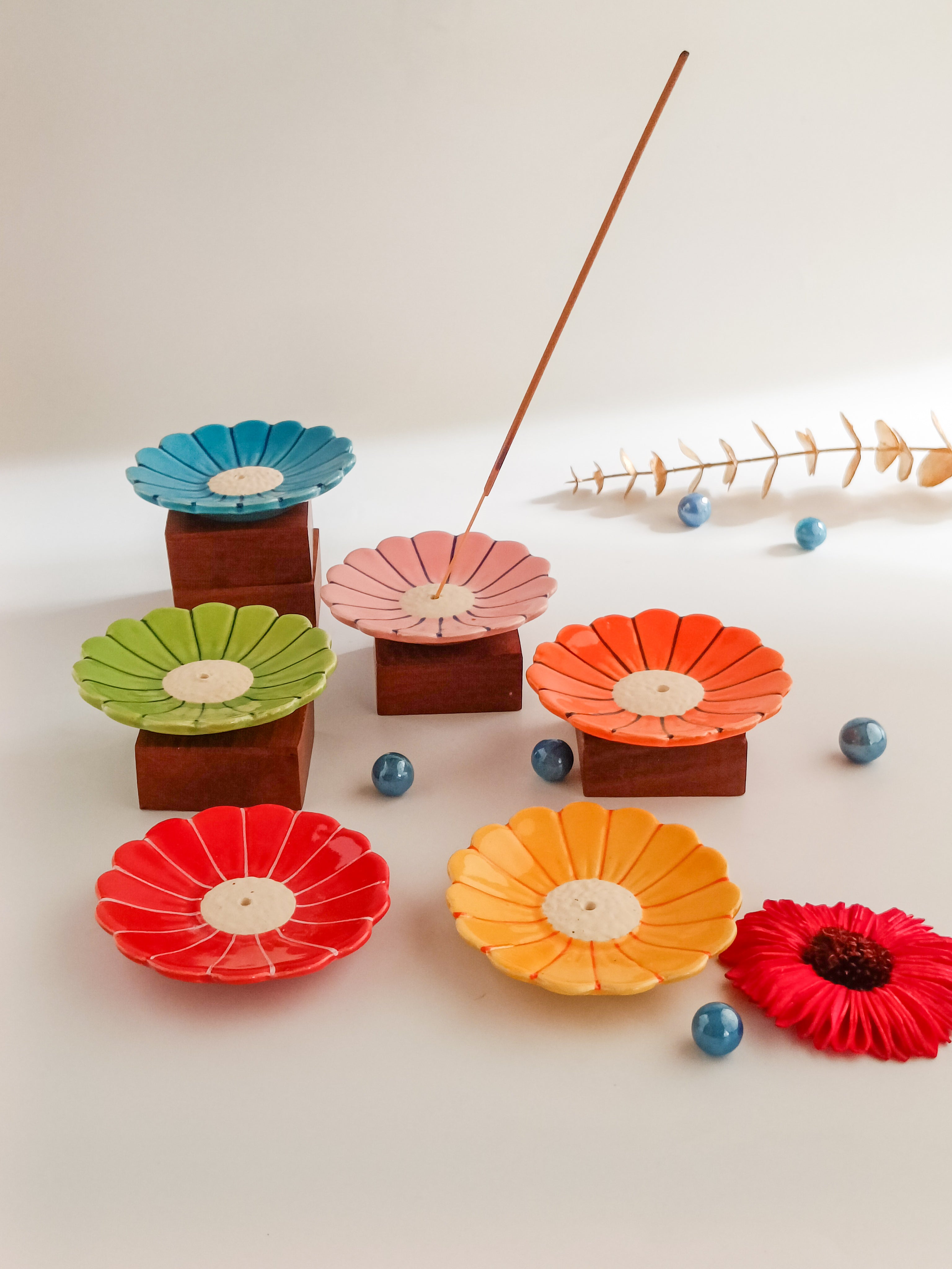 Daisy Delight Agarbatti Stand (per pc)
