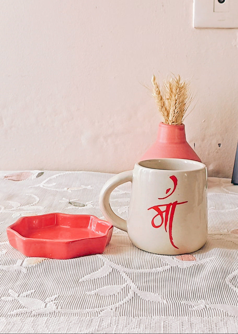 Maa Ceramic mug with text saying mum is where home is and a red octagon plate