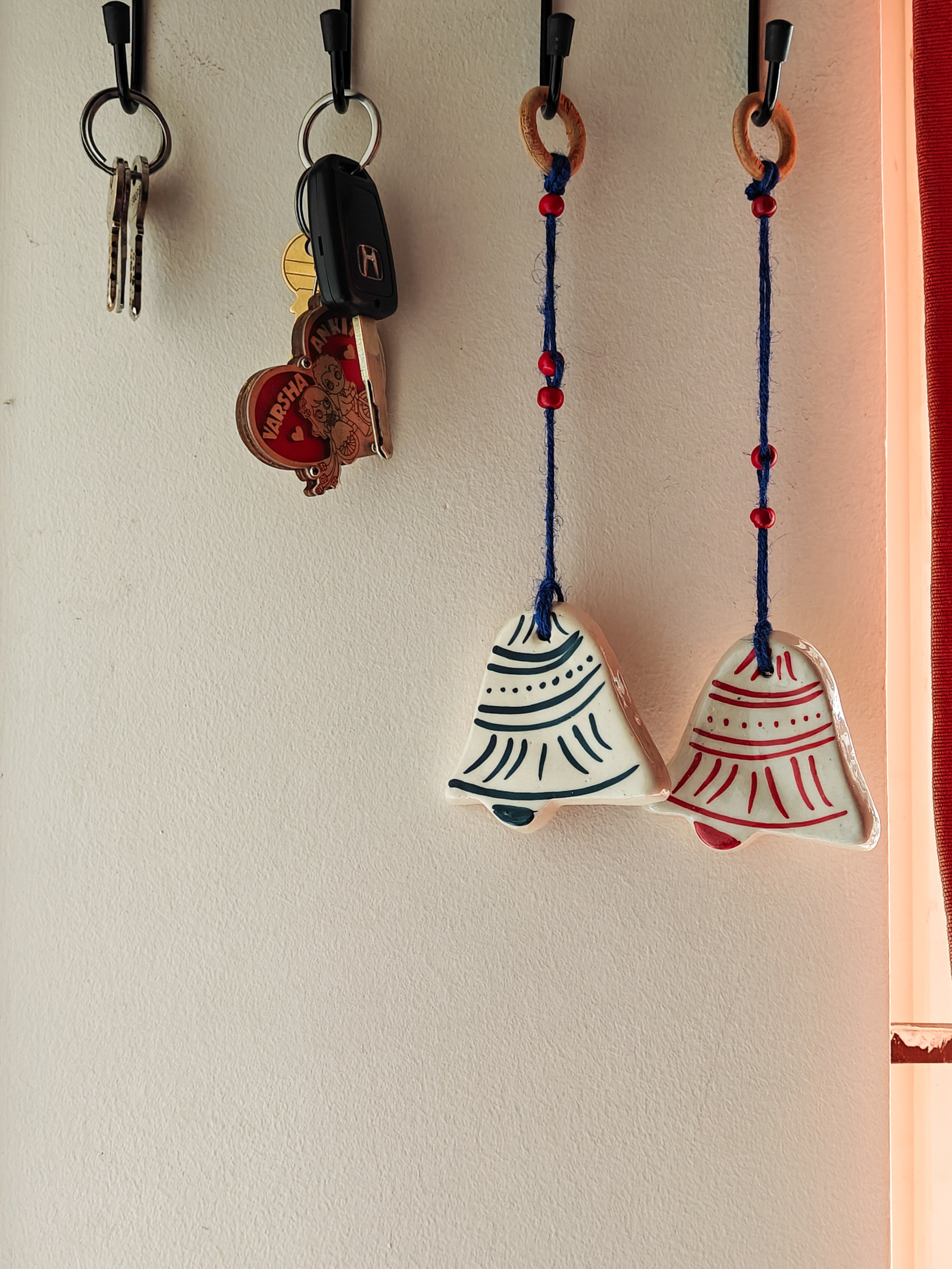 Holly Jolly Ceramic Charm Hanging( per pc)